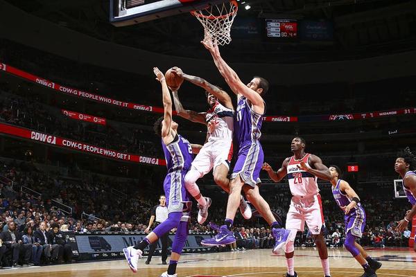 边后卫前提 边后卫前提